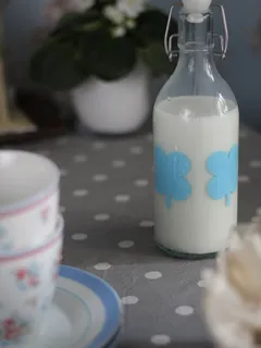 Caneca cerâmica branca e azul