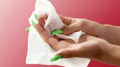 Os seus toalhetes húmidos secaram? Não os deite fora: o segredo que os gurus da beleza não revelam